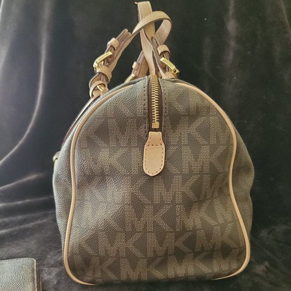 Michael Kors Grayson Handbag and Wristlet - Picture 3 of 9